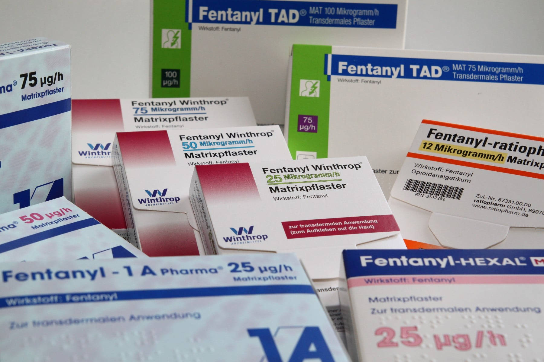 Fentanyl (also known as fentanil, Sublimaze, Actiq, Durogesic, Duragesic,  Fentora, Matrifen, Haldid) is a potent, synthetic opioid analgesic with a  ra Stock Photo - Alamy
